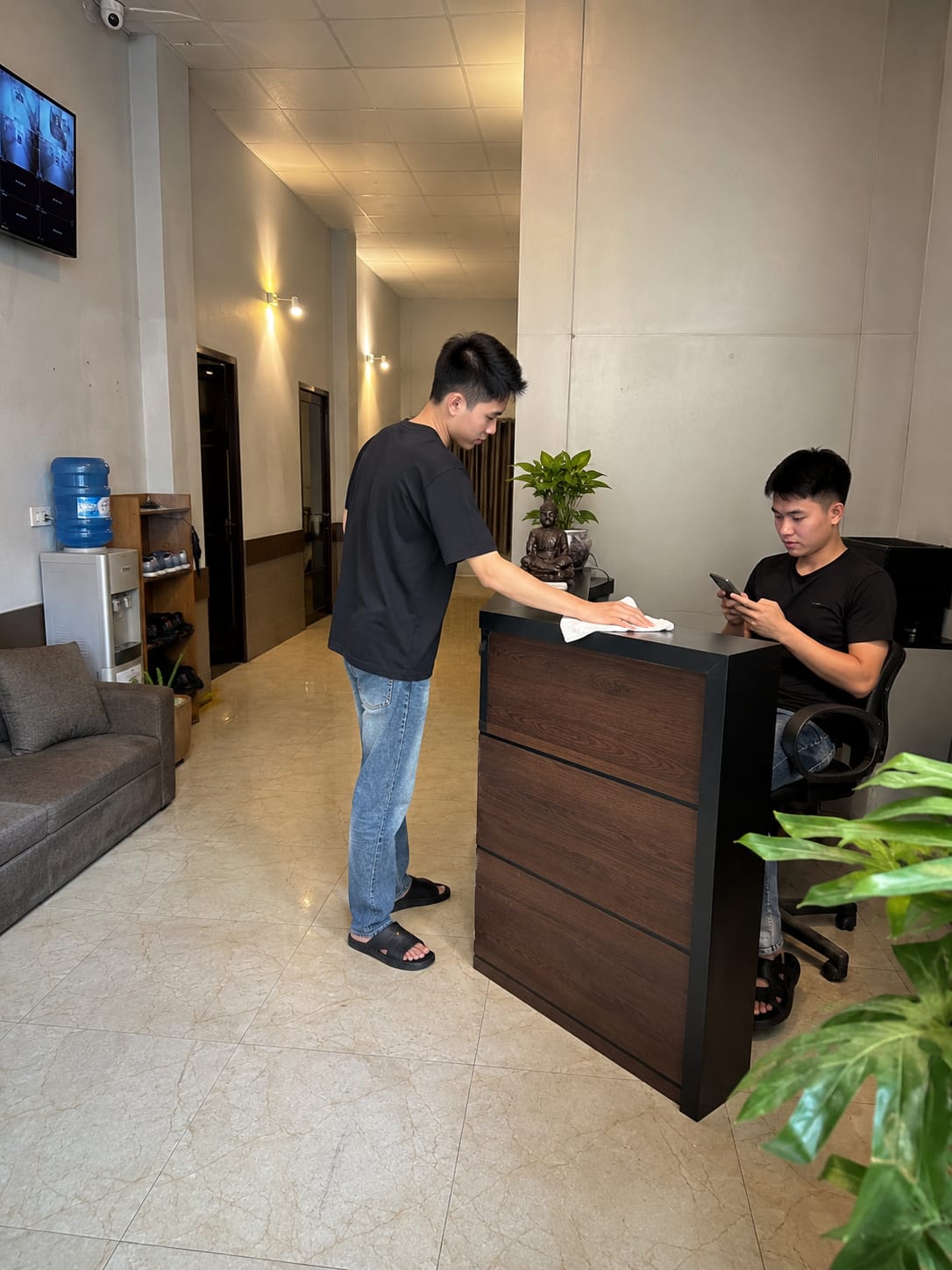 TUYỂN NAM LỄ TÂN KHÁCH SẠN