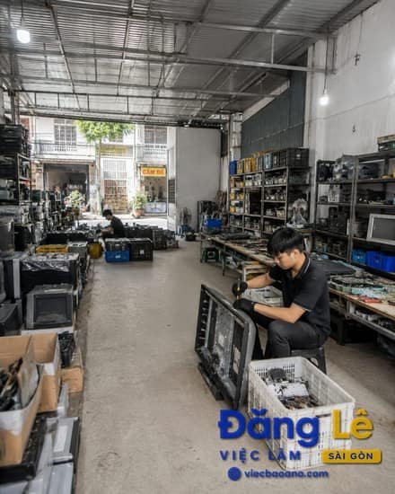 TUYỂN NAM THÁO RÃ ĐỒ ĐIỆN TỬ CŨ