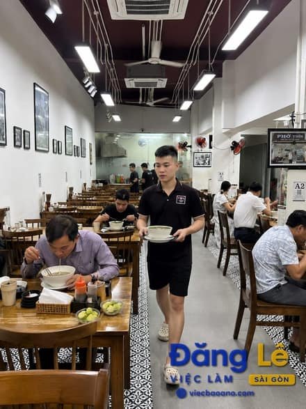 TUYỂN PHỤC VỤ & PHỤ BẾP QUÁN PHỞ