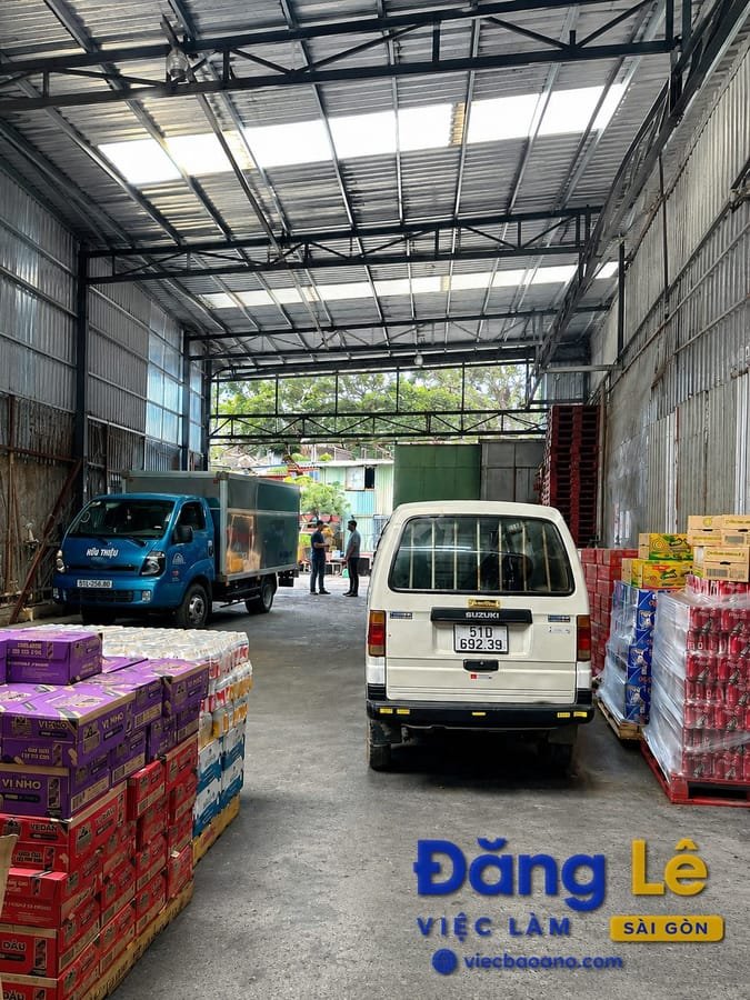 TUYỂN  NAM PHỤ XE GIAO BIA NƯỚC NGỌT