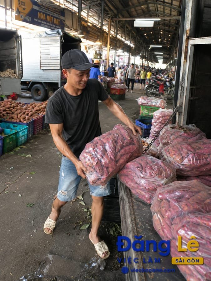 TUYỂN NAM PHỤ VỰA KHOAI LANG CHỢ BÌNH ĐIỀN