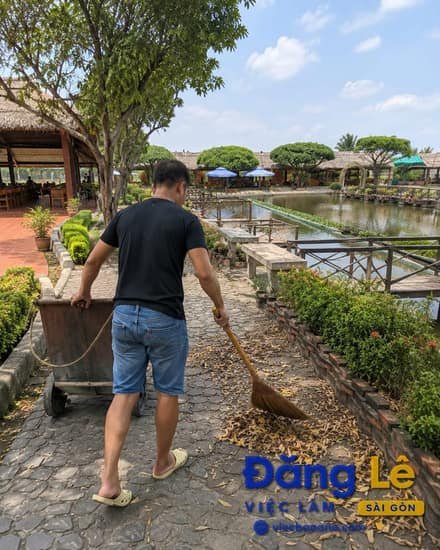 CHĂM SÓC SÂN VƯỜN NHÀ HÀNG CÂU CÁ GIẢI TRÍ
