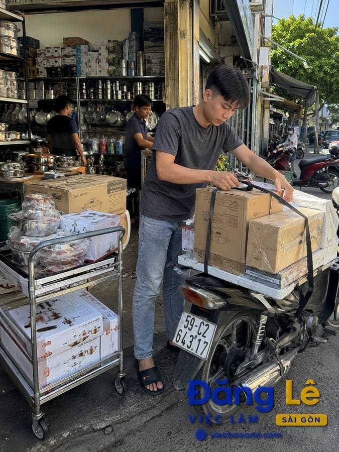 TUYỂN NAM PHỤ KHO CỬA HÀNG GIA DỤNG