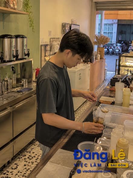 TUYỂN NAM NỮ PHỤ BÁN TRÀ SỮA