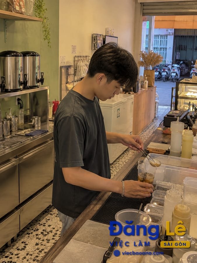 TUYỂN NAM NỮ PHỤ BÁN TRÀ SỮA